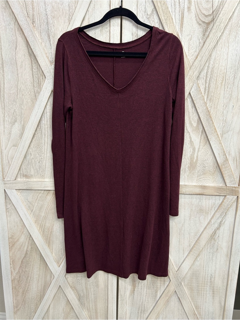 SO V-Neck Long Sleeve Midi Dress in Burgundy